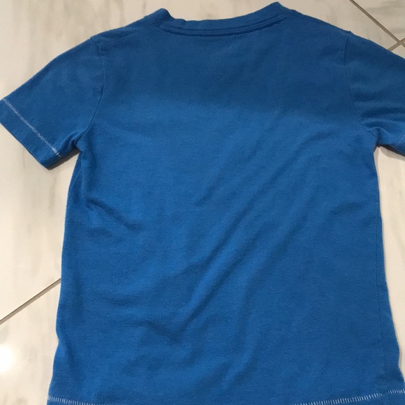Boy blue vneck Abercrombie kids T-shirt - Picture 3 of 5